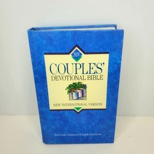 Couples' Devotional Bible: New International Version by Zondervan~Blue‎ Hardback